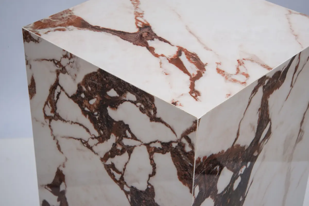 Top corner of Bulgari Red pedestal