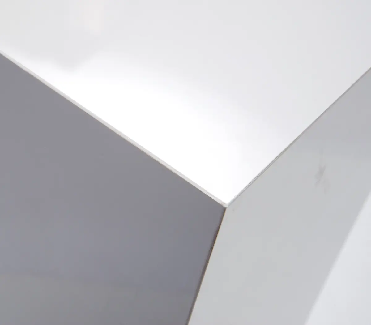 Top corner of Calacatta Gold pedestal
