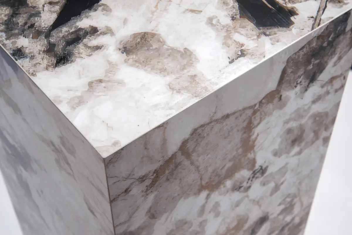 Mitred corner of Pandora pedestal