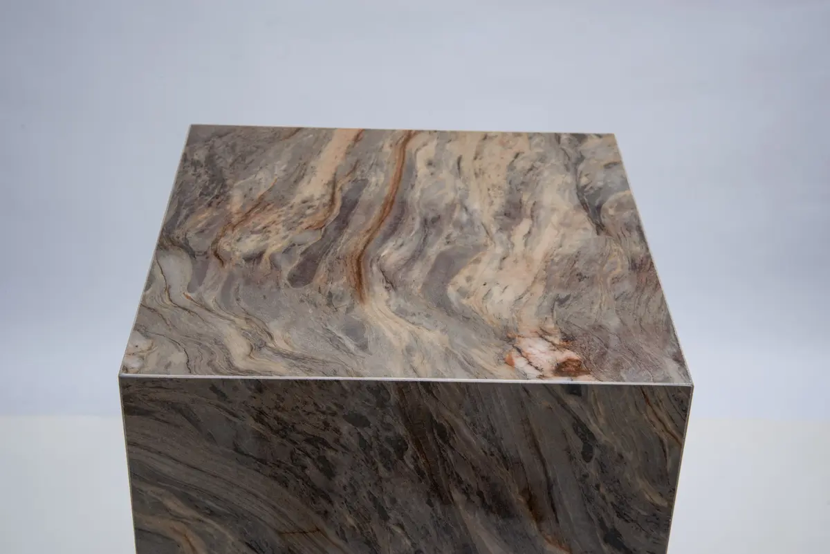 Top of Silk Road pedestal