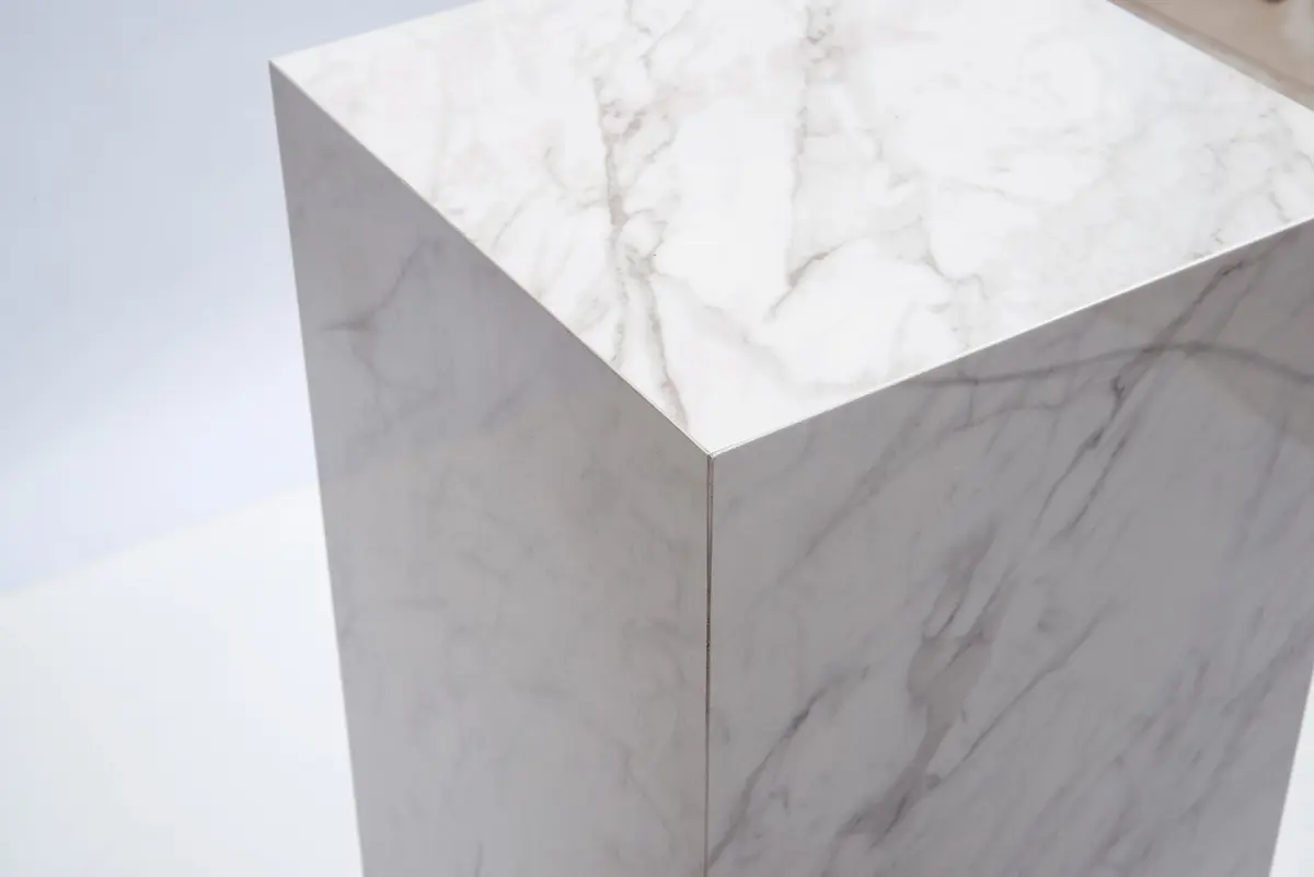 Top of Snow White pedestal